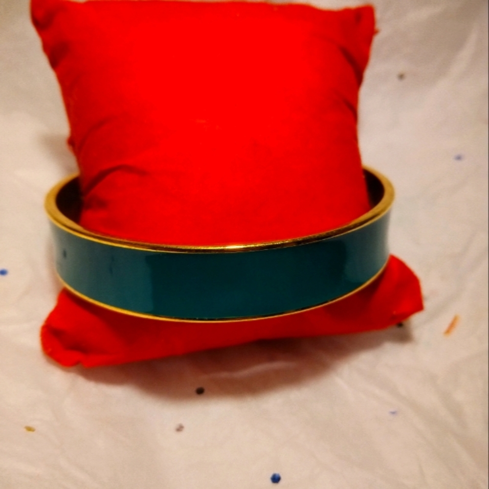 Women's bracelet